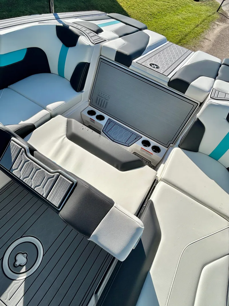 Slide: The Image of MasterCraft XT22 2026 - 48