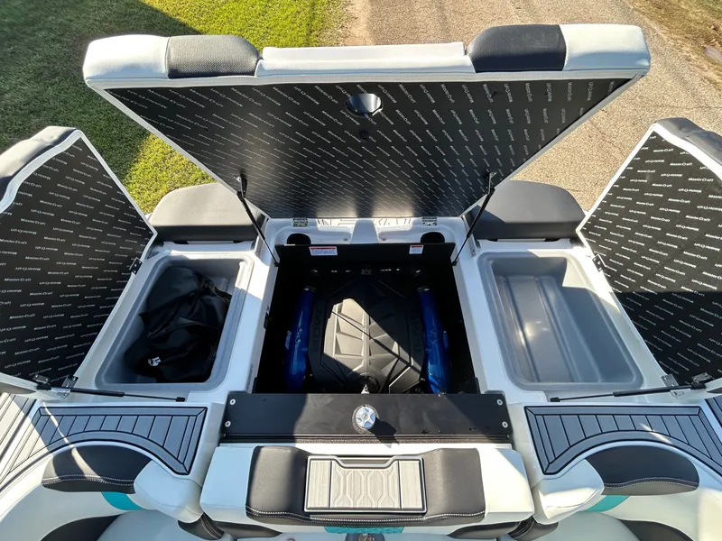 Slide: The Image of MasterCraft XT22 2026 - 49