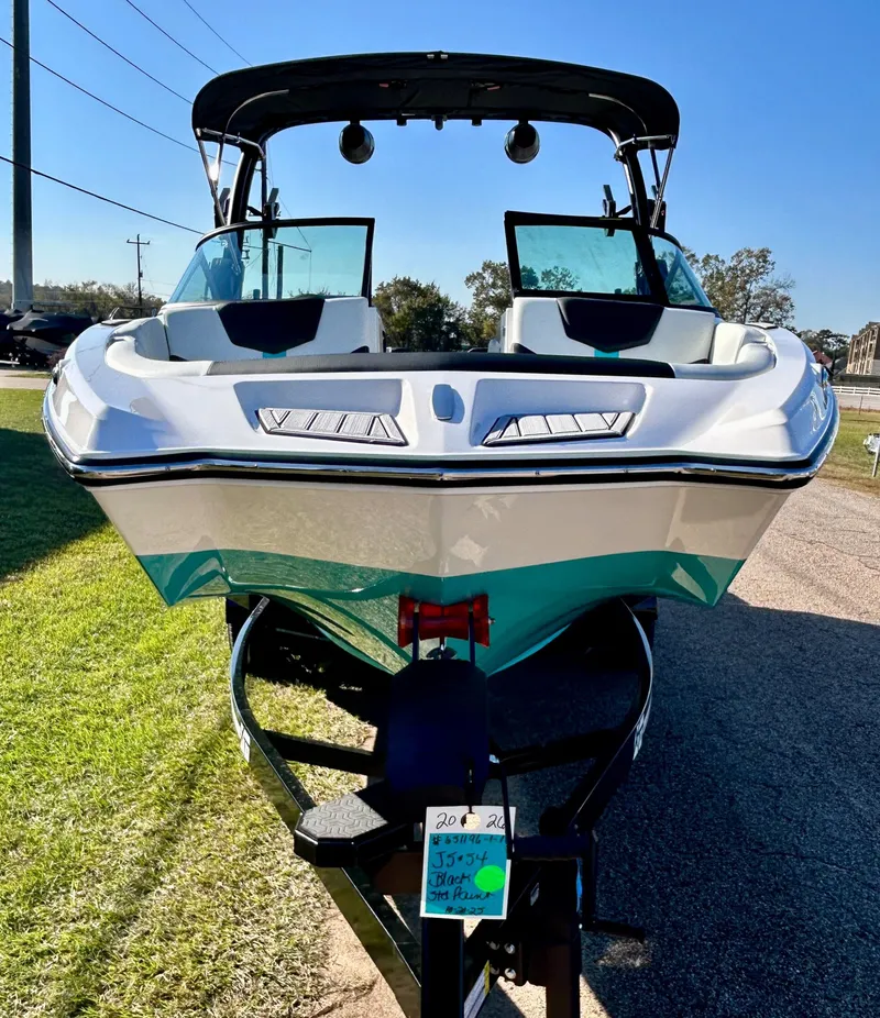 Slide: The Image of MasterCraft XT22 2026 - 5