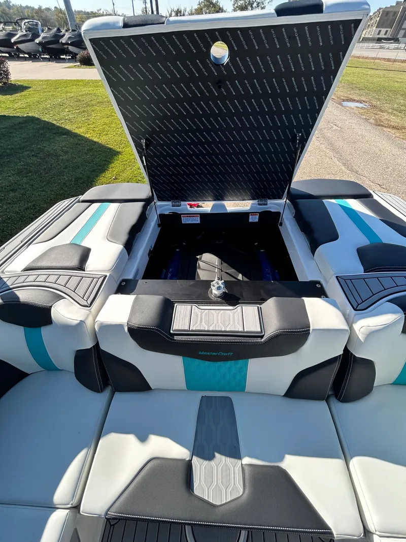 Slide: The Image of MasterCraft XT22 2026 - 50