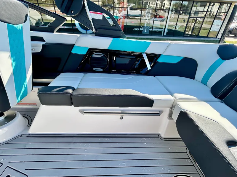 Slide: The Image of MasterCraft XT22 2026 - 54