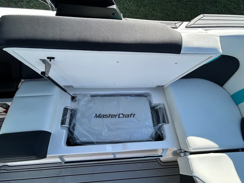 Slide: The Image of MasterCraft XT22 2026 - 55