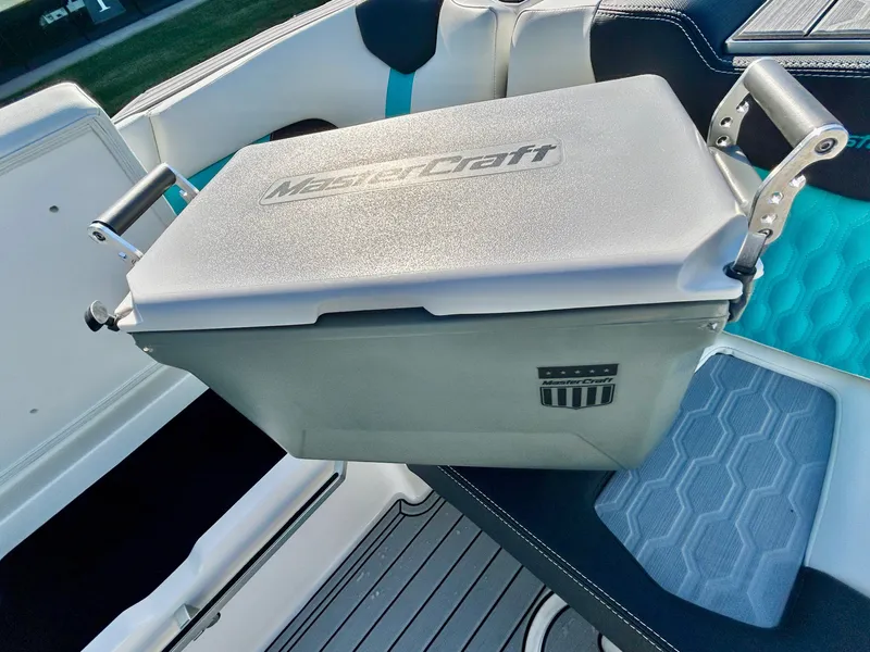 Slide: The Image of MasterCraft XT22 2026 - 56