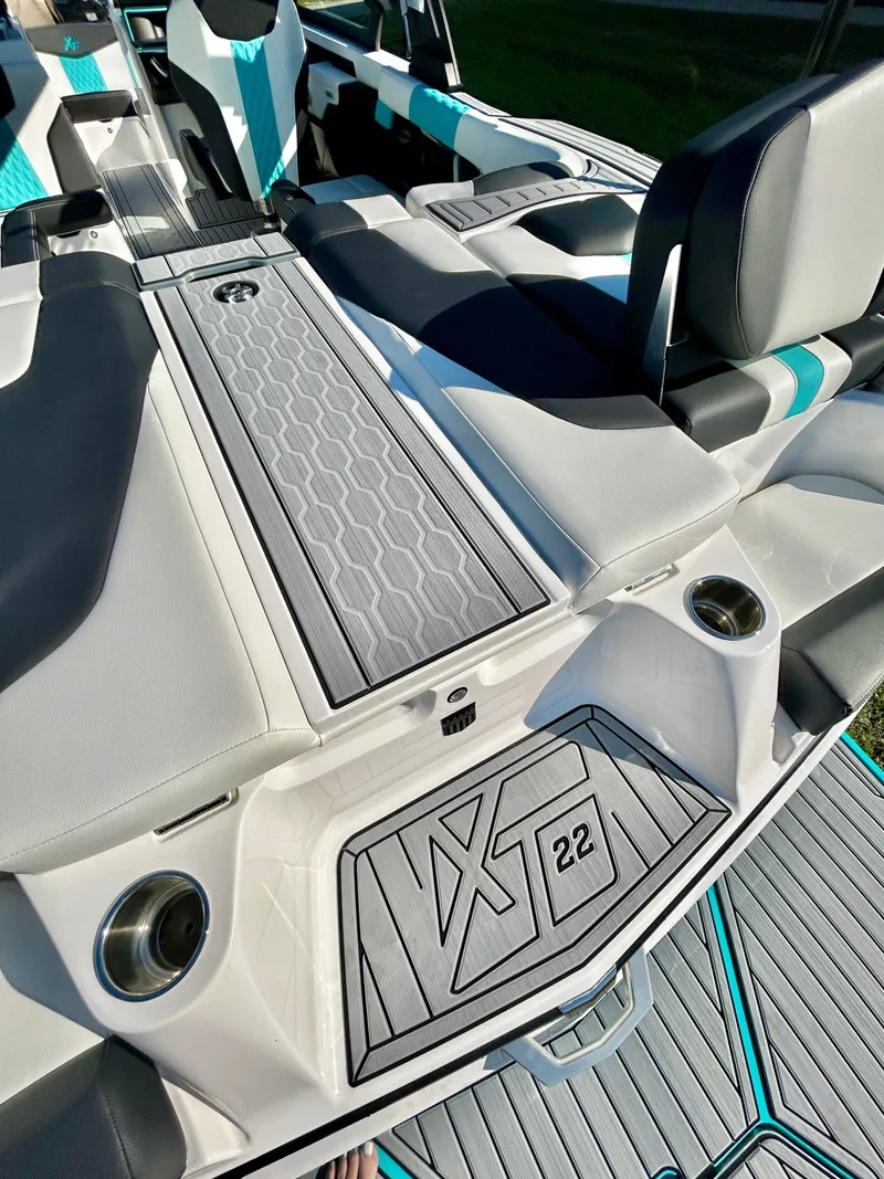 Slide: The Image of MasterCraft XT22 2026 - 58