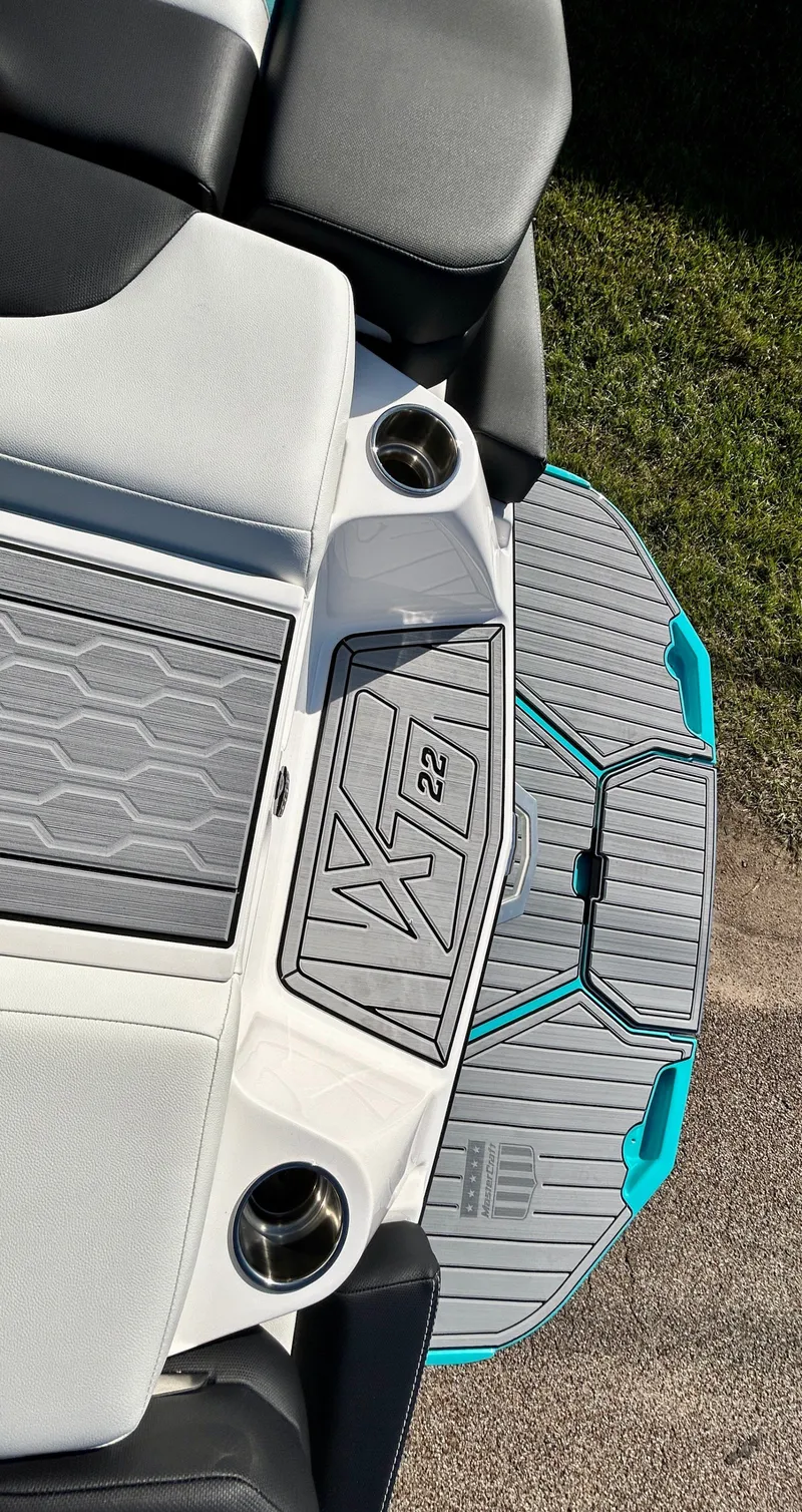 Slide: The Image of MasterCraft XT22 2026 - 60