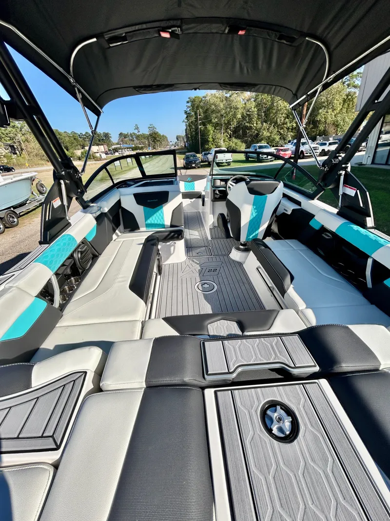 Slide: The Image of MasterCraft XT22 2026 - 61