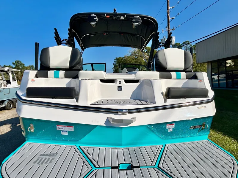 Slide: The Image of MasterCraft XT22 2026 - 7