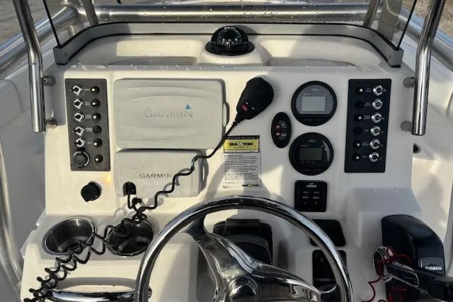Slide: The Image of 2014 Robalo R222 Center Console dashboard with Garmin navigation and control panel. - 15