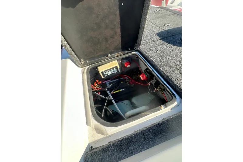 Slide: The Image of Open hatch of 2004 Bumble Bee Pro Vee XT boat showing battery compartment. - 14