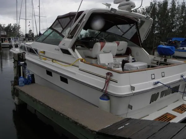 Slide: The Image of Sea Ray 34 Sundancer 1989 - 2