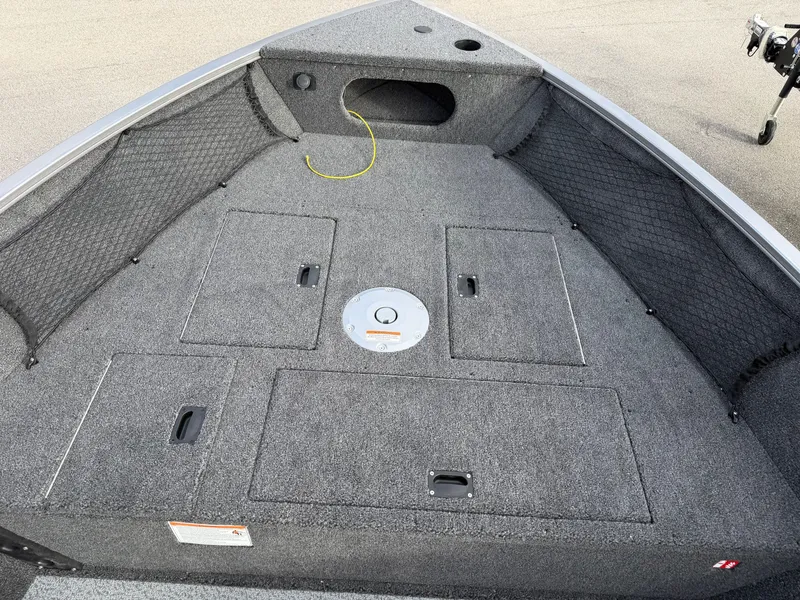 Slide: The Image of Crestliner 1650 Kodiak Tiller 2026 - 7