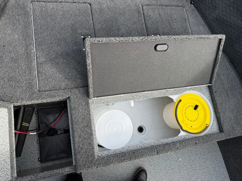 Slide: The Image of Crestliner 1650 Kodiak Tiller 2026 - 8