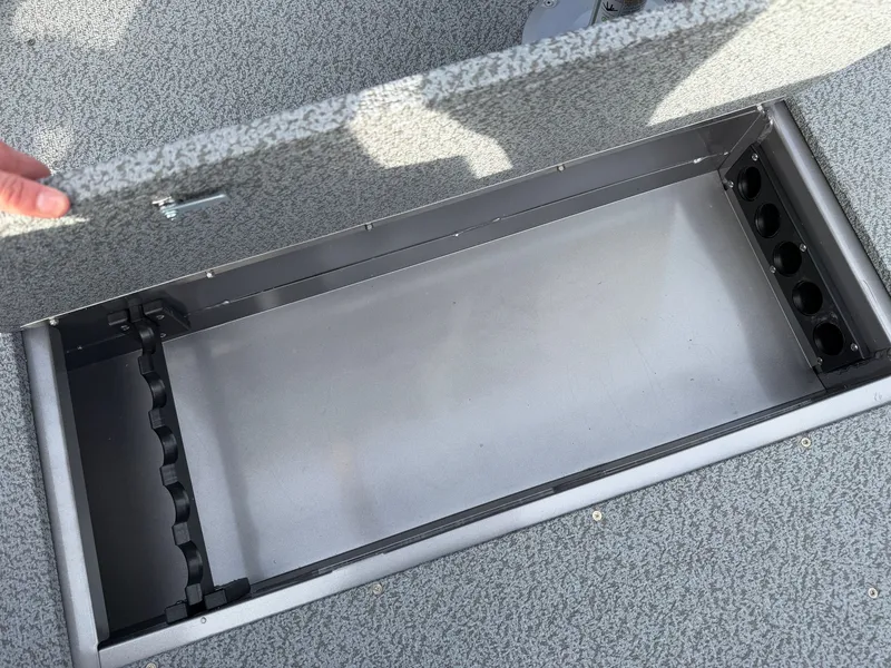 Slide: The Image of Crestliner 1650 Kodiak Tiller 2026 - 9