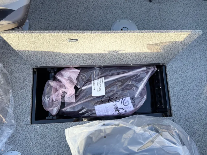 Slide: The Image of Crestliner 1650 Kodiak 2026 - 11