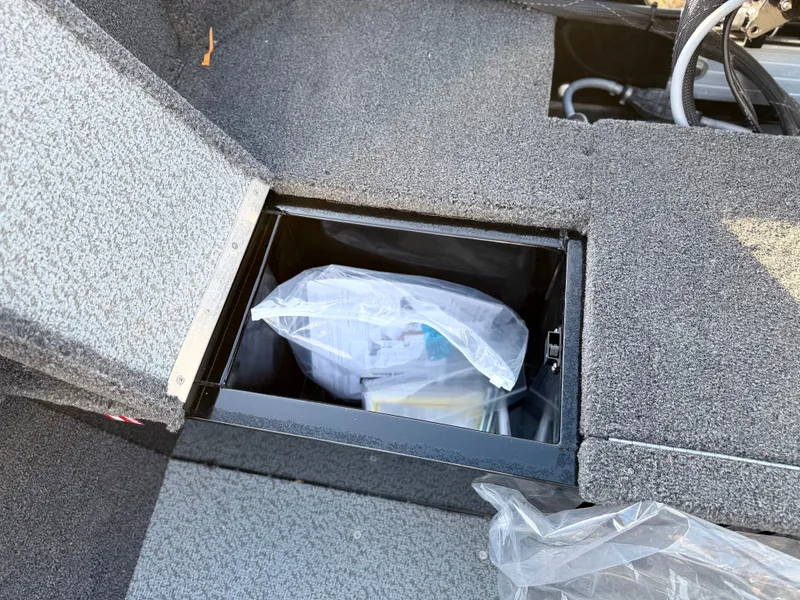 Slide: The Image of Crestliner 1650 Kodiak 2026 - 12