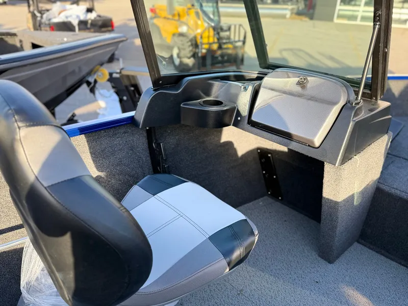 Slide: The Image of Crestliner 1650 Kodiak 2026 - 18