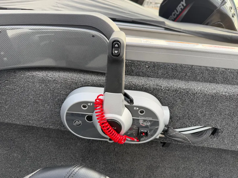 Slide: The Image of Crestliner 1750 Hawk 2026 - 13