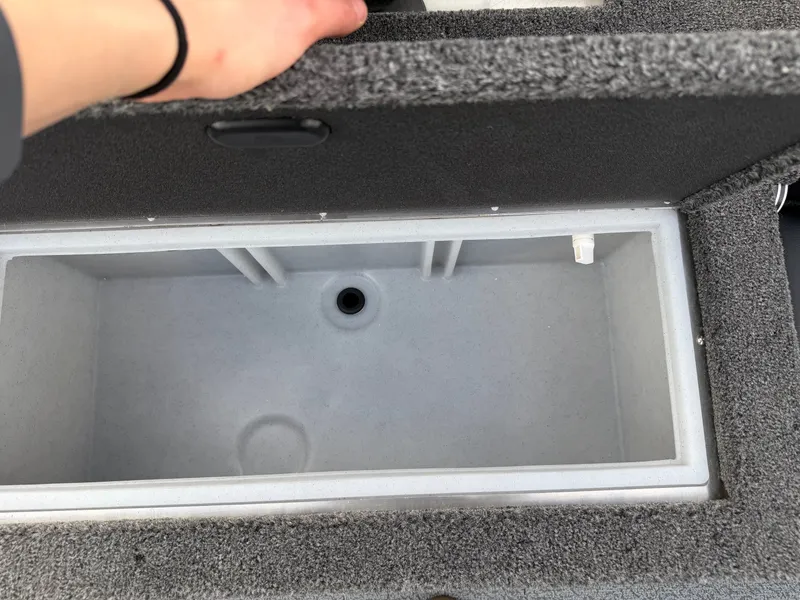 Slide: The Image of Crestliner 1750 Hawk 2026 - 14