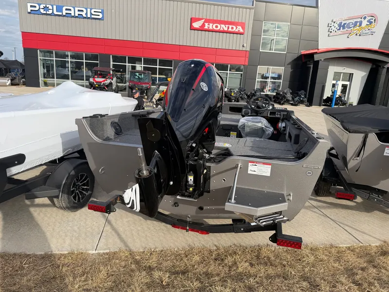 Slide: The Image of Crestliner 1750 Hawk 2026 - 4