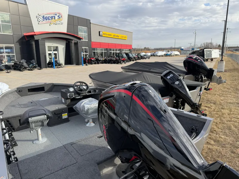 Slide: The Image of Crestliner 1750 Hawk 2026 - 5