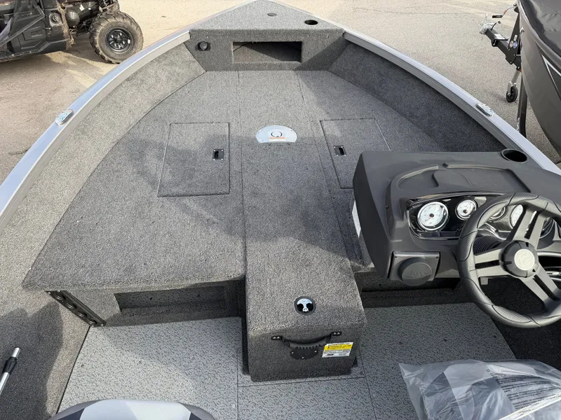 Slide: The Image of Crestliner 1750 Hawk 2026 - 6