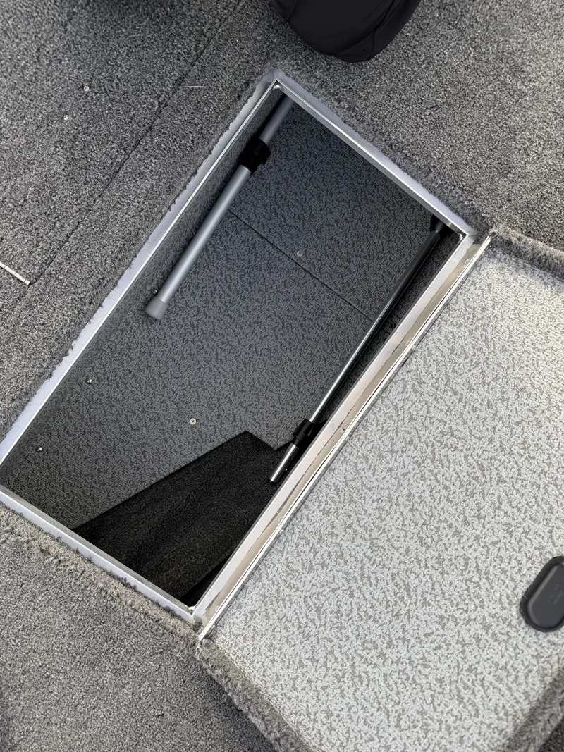 Slide: The Image of Crestliner 1750 Hawk 2026 - 9