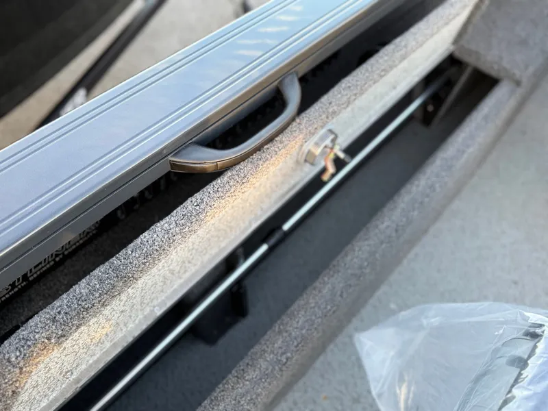 Slide: The Image of Crestliner 2050 Fish Hawk 2026 - 13