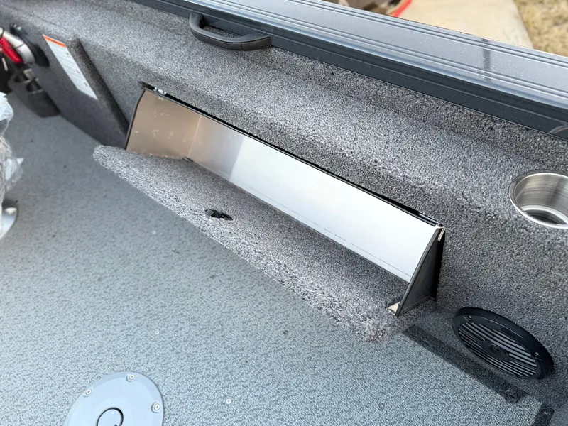 Slide: The Image of Crestliner 2050 Fish Hawk 2026 - 14