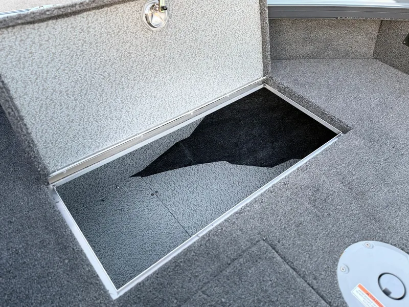 Slide: The Image of Crestliner 2050 Fish Hawk 2026 - 18