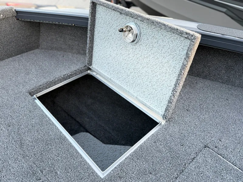 Slide: The Image of Crestliner 2050 Fish Hawk 2026 - 19