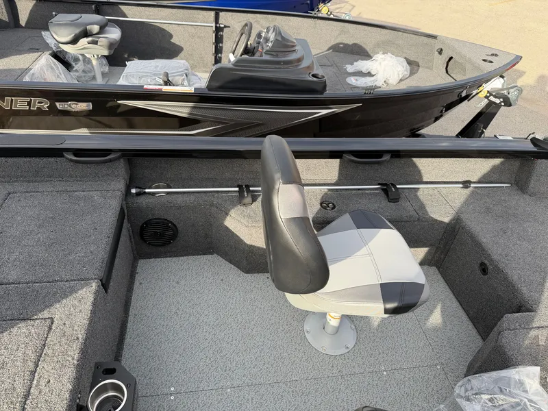 Slide: The Image of Crestliner 1750 Fish Hawk SC JS 2026 - 20