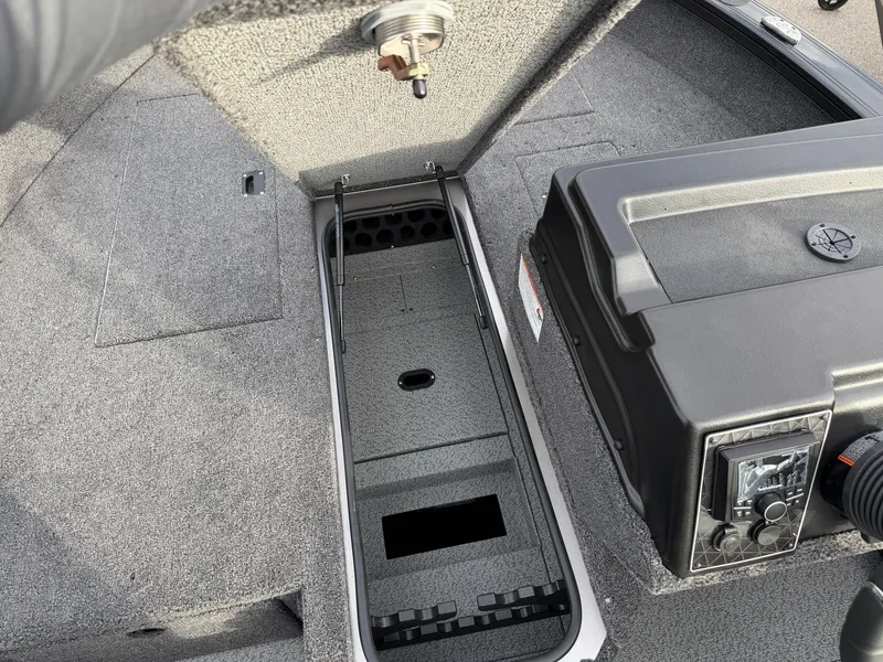 Slide: The Image of Crestliner 1750 Fish Hawk SC JS 2026 - 8