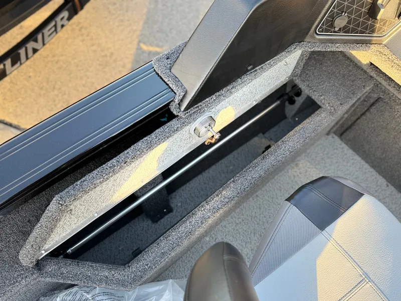 Slide: The Image of Crestliner 1750 Fish Hawk WT JS 2026 - 13