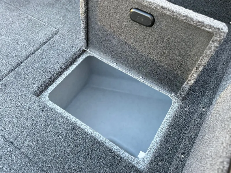 Slide: The Image of Crestliner 1750 Fish Hawk WT JS 2026 - 16