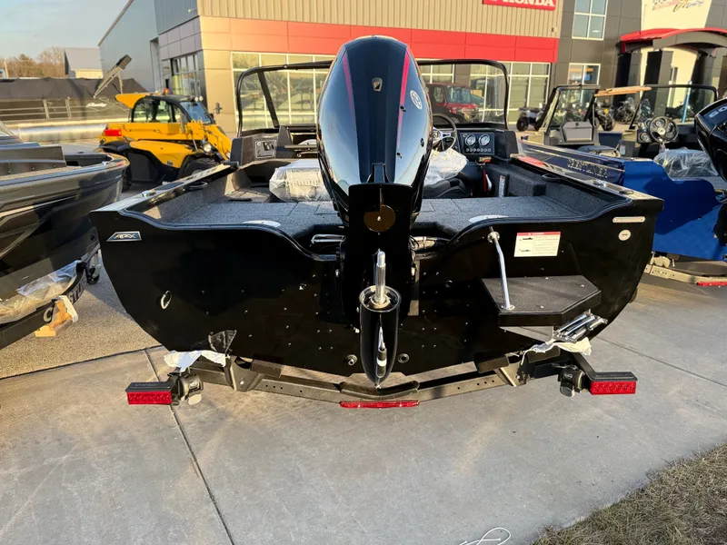 Slide: The Image of Crestliner 1750 Fish Hawk WT JS 2026 - 5