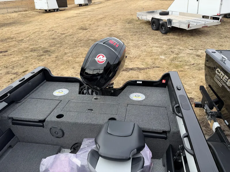 Slide: The Image of Crestliner 1750 Super Hawk 2026 - 10