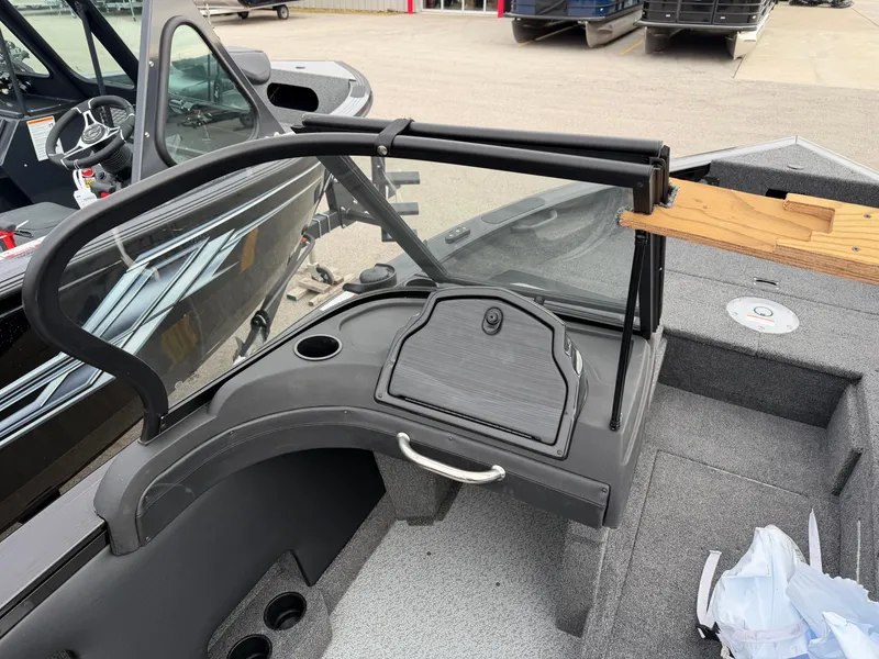 Slide: The Image of Crestliner 1750 Super Hawk 2026 - 7