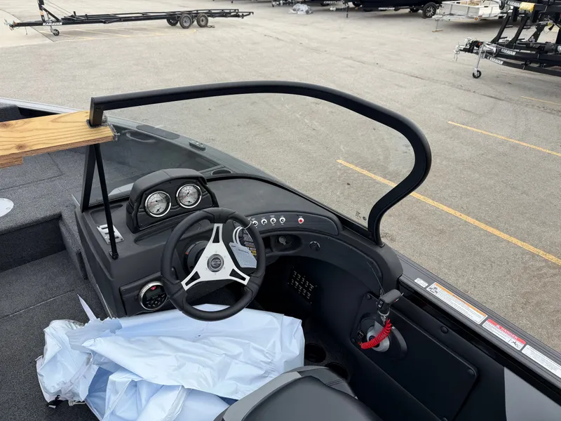 Slide: The Image of Crestliner 1750 Super Hawk 2026 - 8