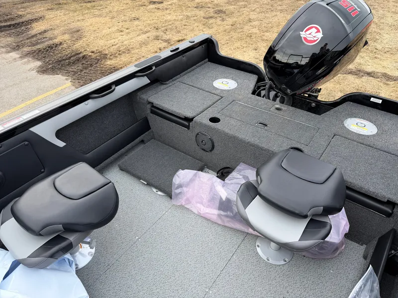 Slide: The Image of Crestliner 1750 Super Hawk 2026 - 9