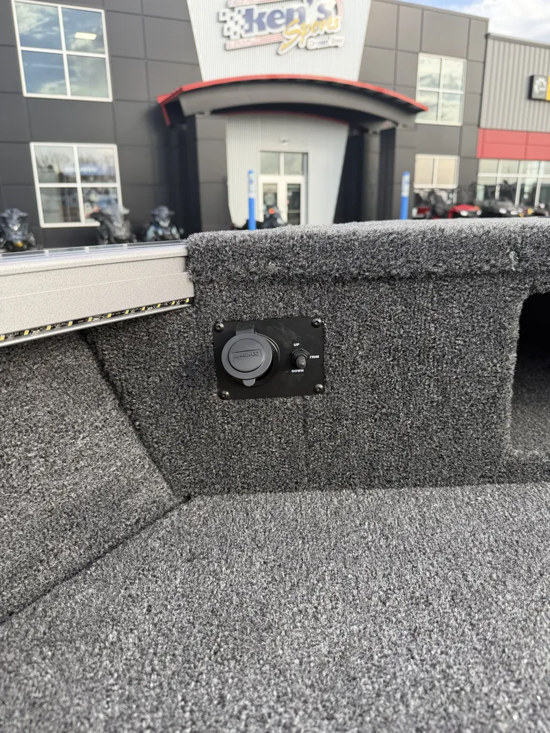 Slide: The Image of Crestliner 1850 Fish Hawk SC JS 2026 - 11