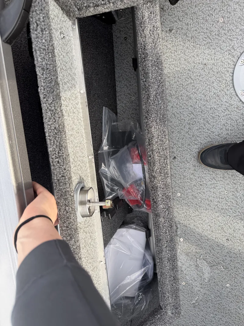 Slide: The Image of Crestliner 1850 Fish Hawk SC JS 2026 - 14