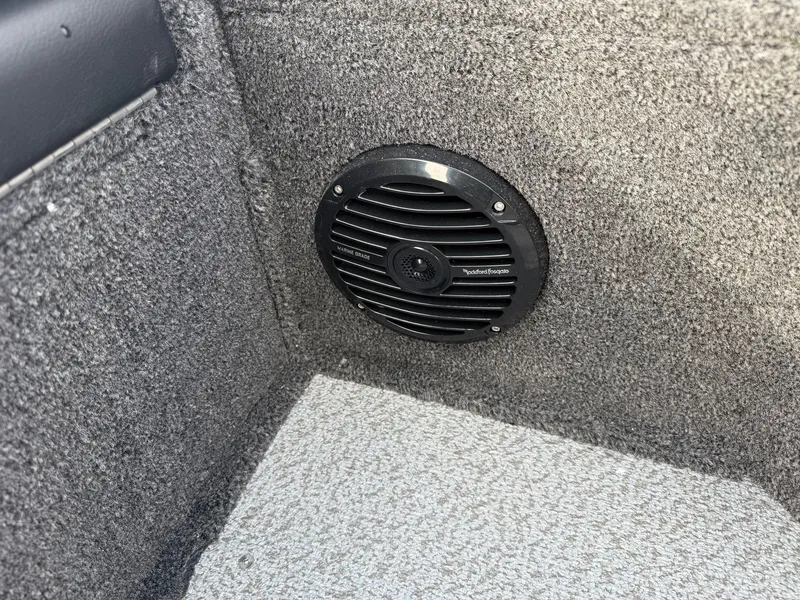 Slide: The Image of Crestliner 1850 Fish Hawk SC JS 2026 - 15