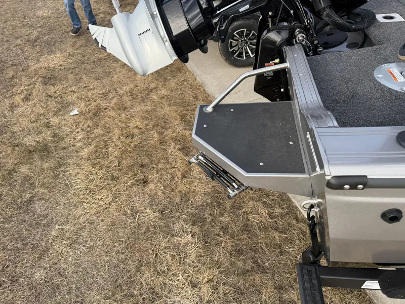 Slide: The Image of Crestliner 1850 Fish Hawk SC JS 2026 - 19