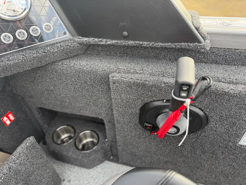 Slide: The Image of Crestliner 1850 Fish Hawk SC JS 2026 - 5