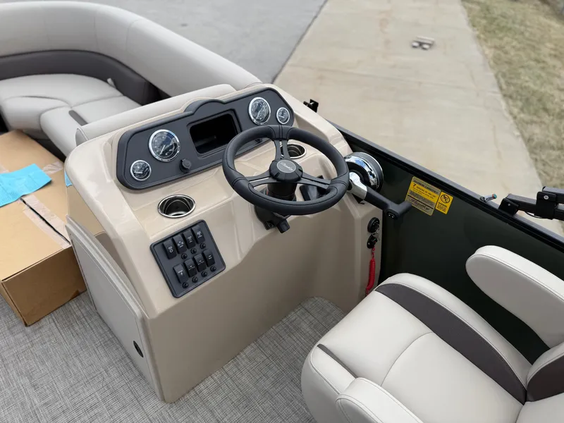 Slide: The Image of Bentley Pontoons LE 160 CR 2026 - 10