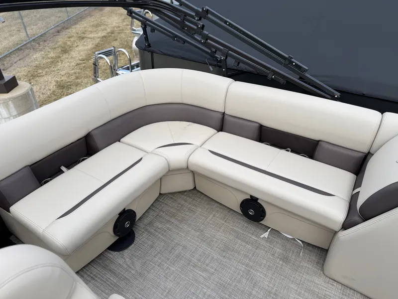 Slide: The Image of Bentley Pontoons LE 160 CR 2026 - 12