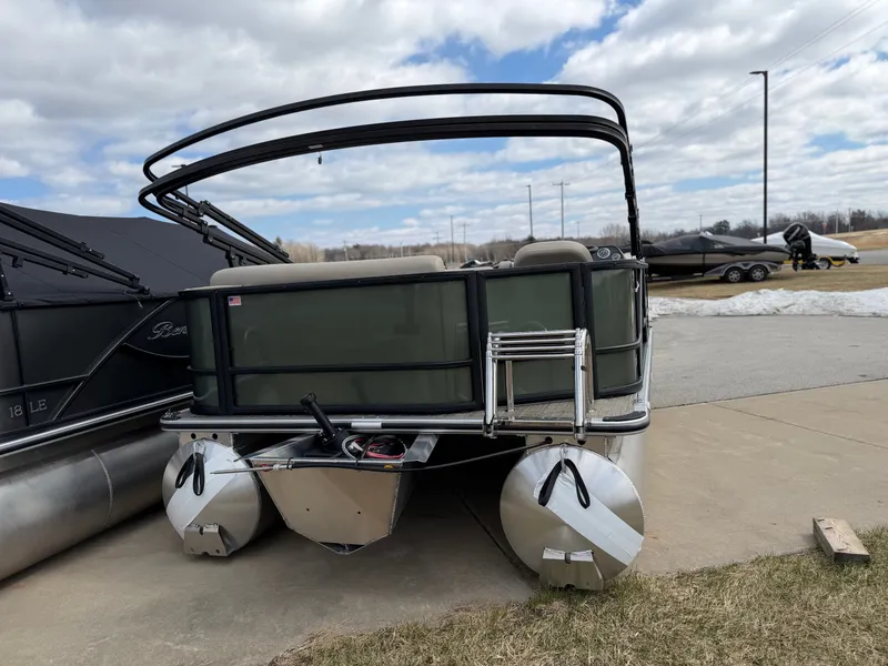 Slide: The Image of Bentley Pontoons LE 160 CR 2026 - 4