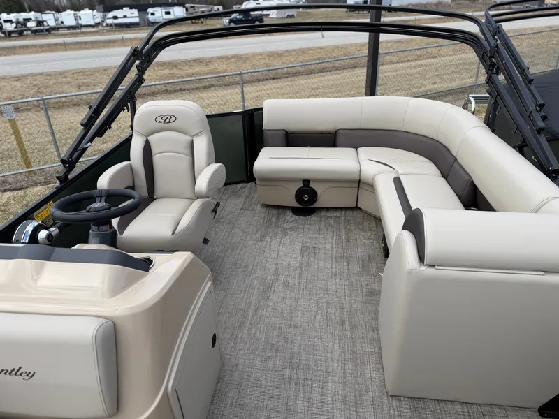 Slide: The Image of Bentley Pontoons LE 160 CR 2026 - 8