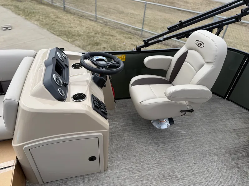 Slide: The Image of Bentley Pontoons LE 160 CR 2026 - 9