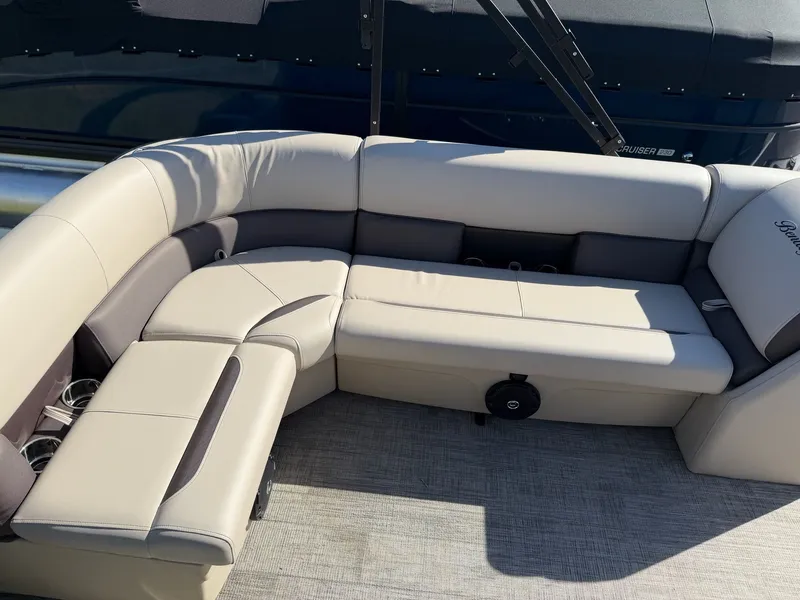 Slide: The Image of Luxurious seating in Bentley Pontoons LE 200 CR 2026. - 6